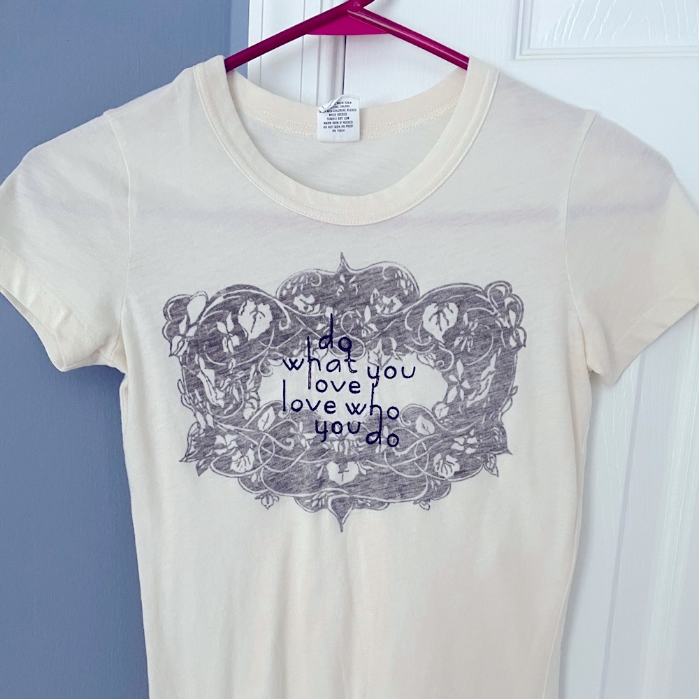 Abercrombie & Fitch “Do What You Love. Love Who You Do.” Graphic Tee - XS